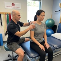 Patient working with a provider at a physical therapy clinic in Mountain View, CA during a one-on-one lower body rehabilitation session